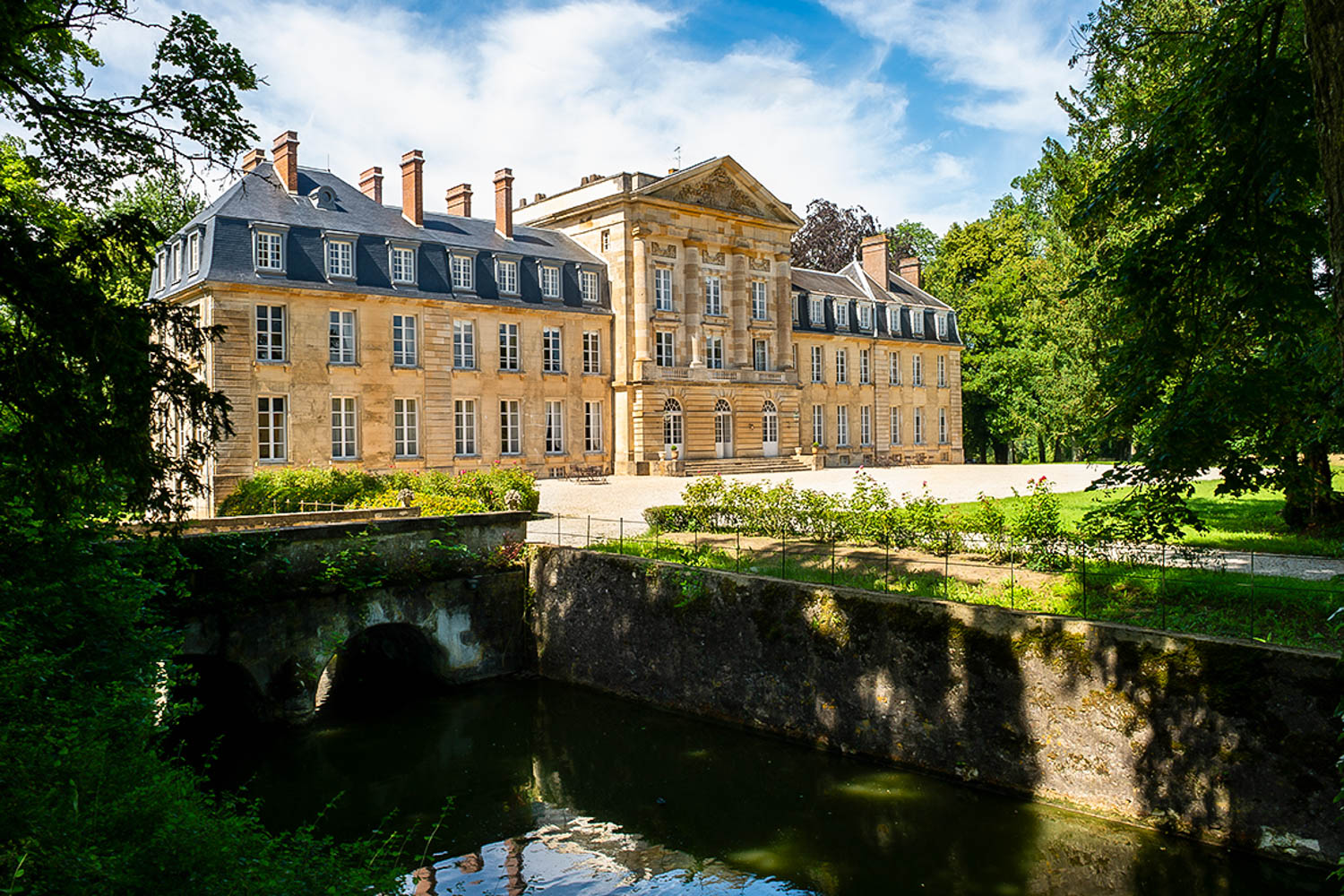 Chateau Des Roses
