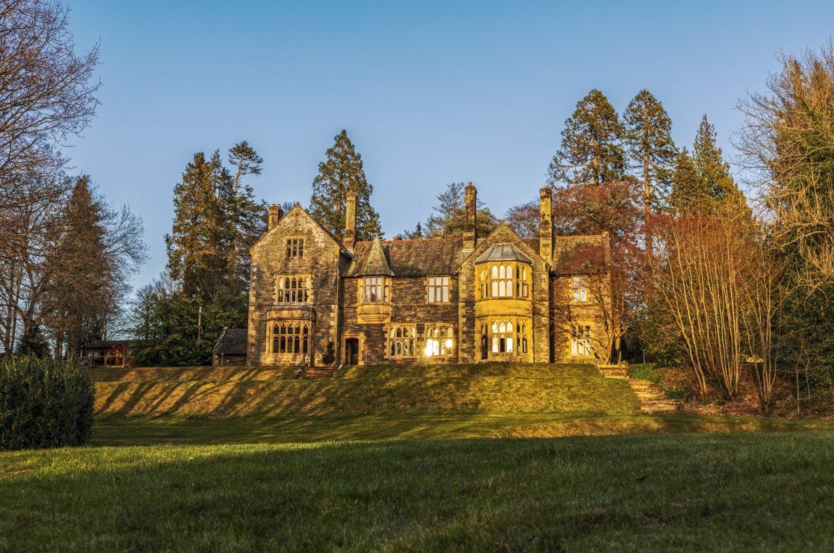 Arriendos | Sundes | Windermere Gothic Mansion